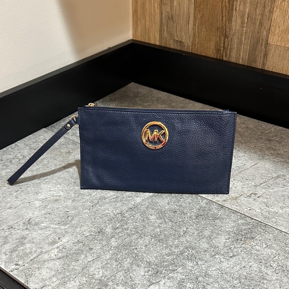 Michael Kors Navy Pebble Leather Wristlet with Gold Logo - Picture 1 of 5